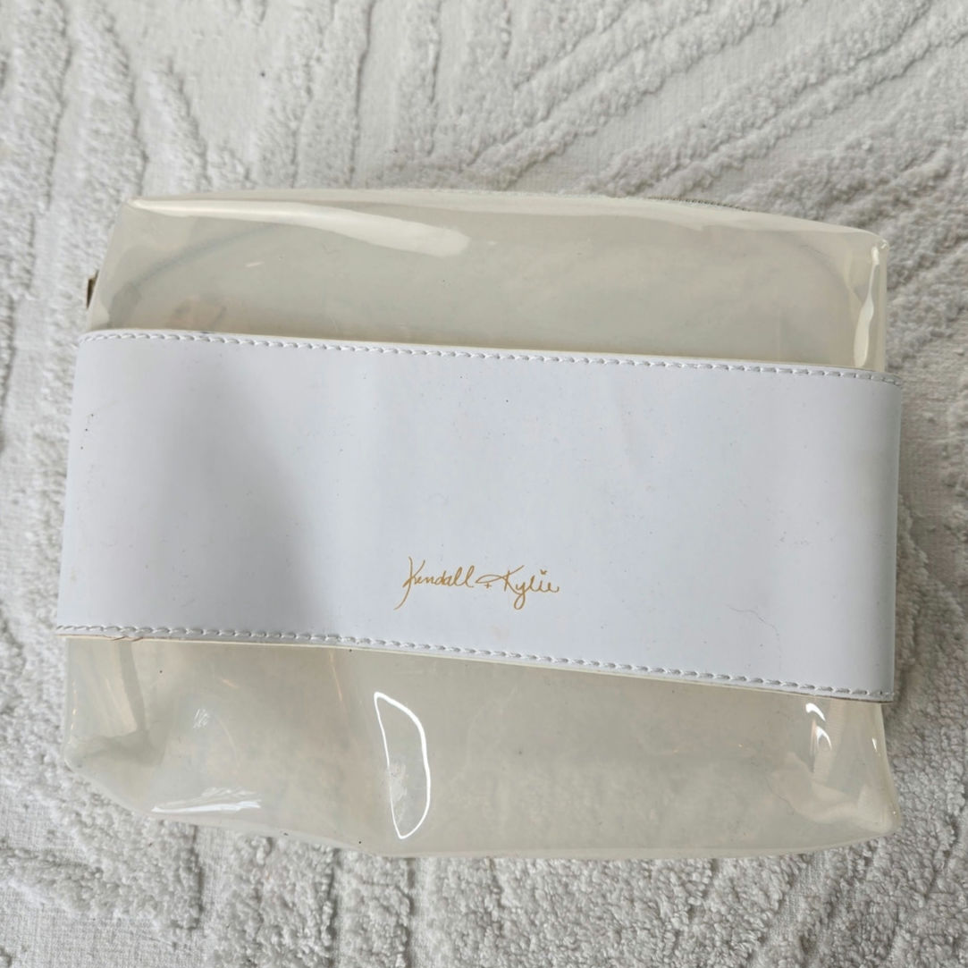 Kendall & Kylie Nwt Cosmetics Makeup Travel Zip Pouch Creamy White — image 3 of 8